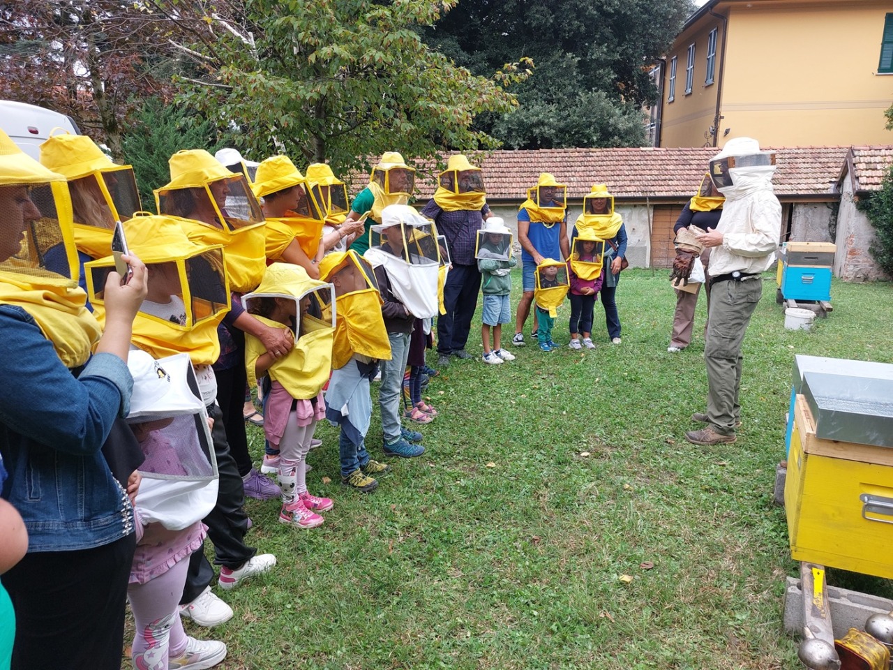 Al via il Concorso letterario “Emily Dickinson” per la Festa delle Api 2026