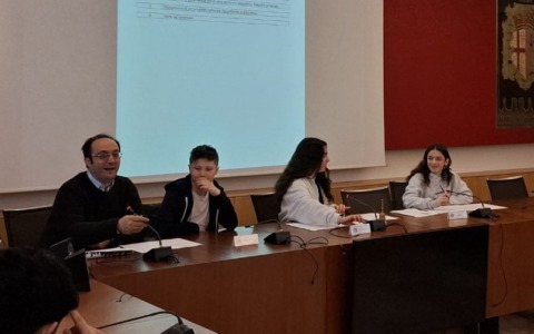 I ragazzi del Ccr cercano un logo per la biblioteca