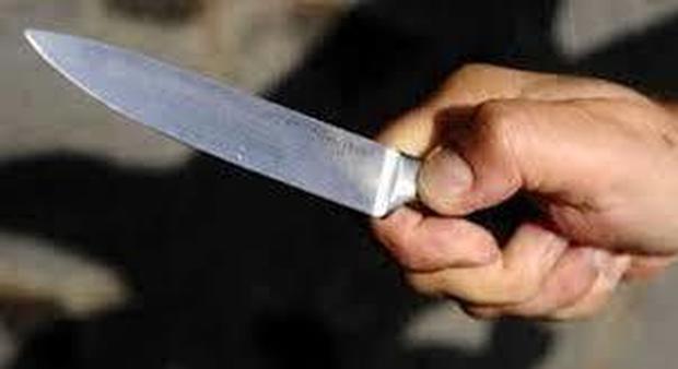 Furto in abitazione: anziani e nipote immobilizzati da rapinatori armati