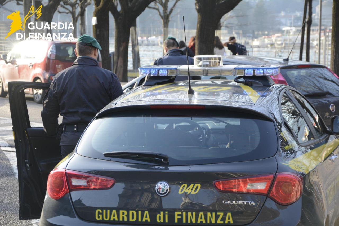 Guardia di Finanza: 150 veicoli controllati nel fine settimana in provincia di Como