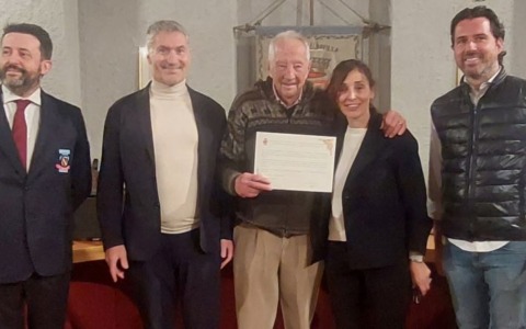 Il tributo al presidente della banda: targa e concerto in Consiglio comunale