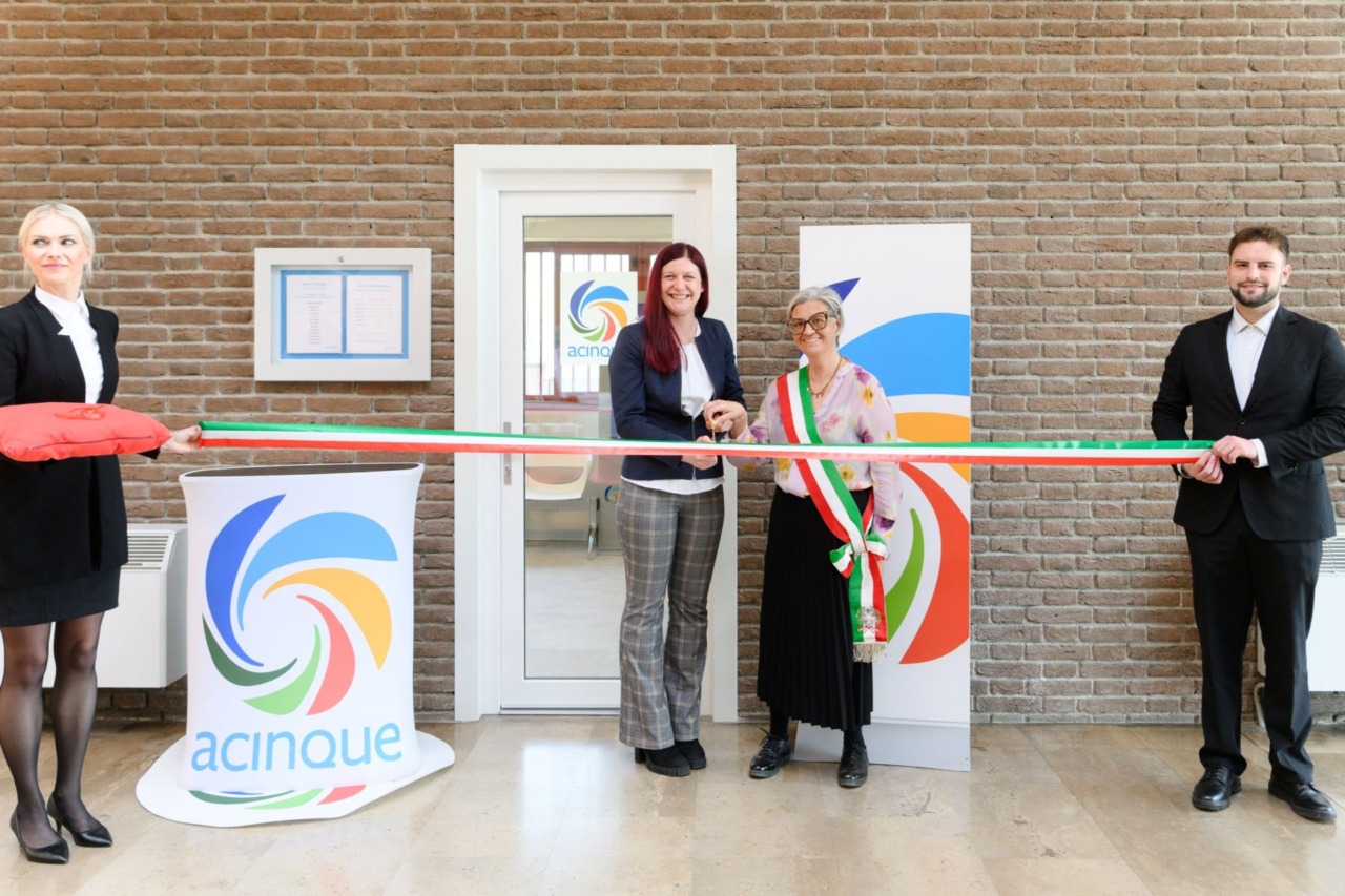 Inaugurato il rinnovato Spazio Acinque in via Alserio