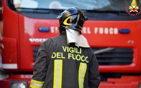 Incendio in un bar ad Anzano: l’intervento tempestivo dei Vigili del fuoco