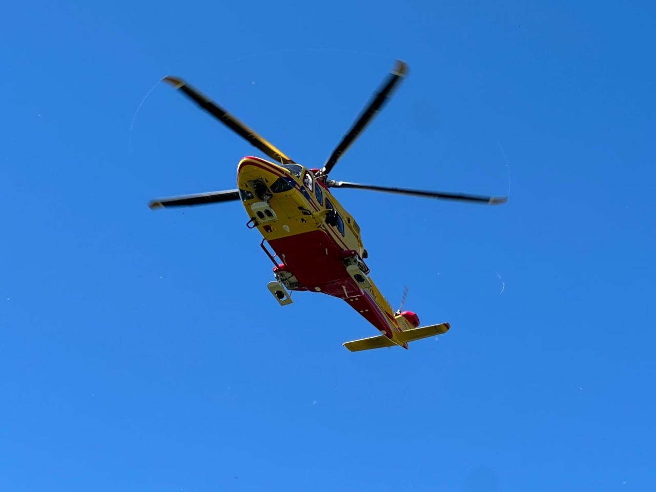 Incidente in via Milano: pedone investito da motocicletta