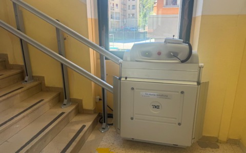 Installazione di un montascale all’istituto comprensivo di Asso