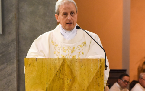 Monsignor Pirovano celebra cinquant’anni di sacerdozio: inizio delle festività
