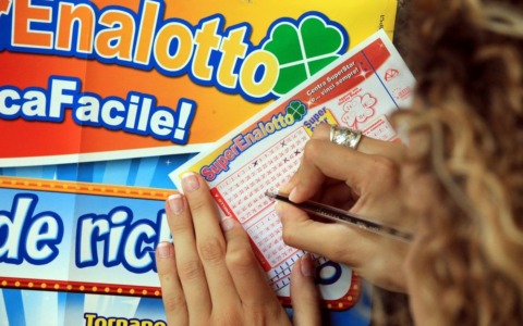 SuperEnalotto: vincita da 14mila euro a Lipomo, Lombardia in corsa per il jackpot