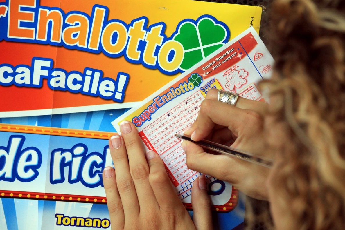 SuperEnalotto: vincita da 14mila euro a Lipomo, Lombardia in corsa per il jackpot