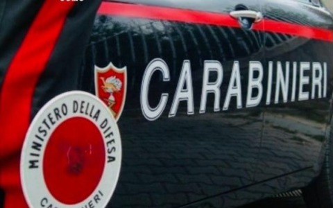 Uomo di 50 anni trovato morto in casa: avviate le indagini