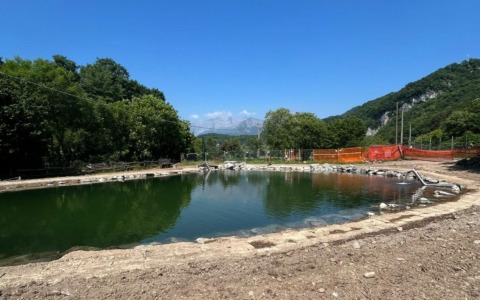 Proseguono i lavori di riqualificazione del laghetto a Valbrona