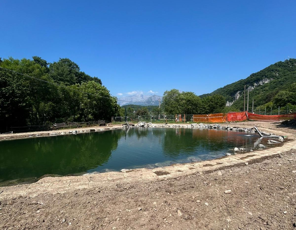 Proseguono i lavori di riqualificazione del laghetto a Valbrona