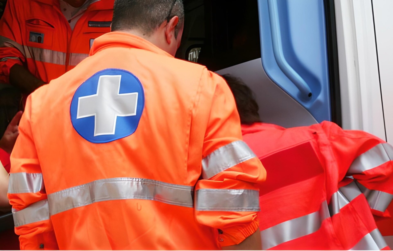 Un 73enne colto da malore a Inverigo, trasportato in codice rosso