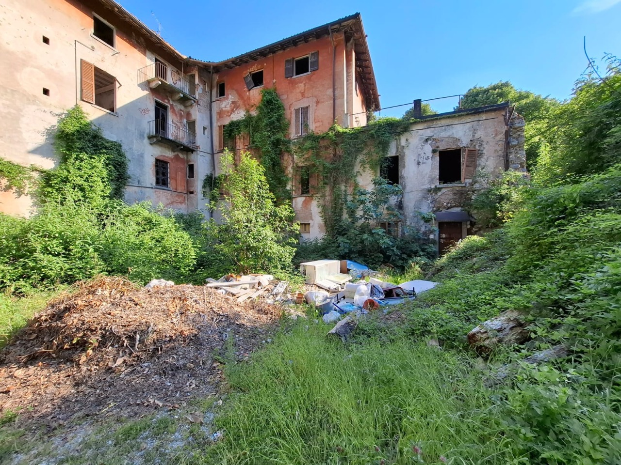 Cascina Prevalle, un simbolo di degrado: abbandonata e trascurata
