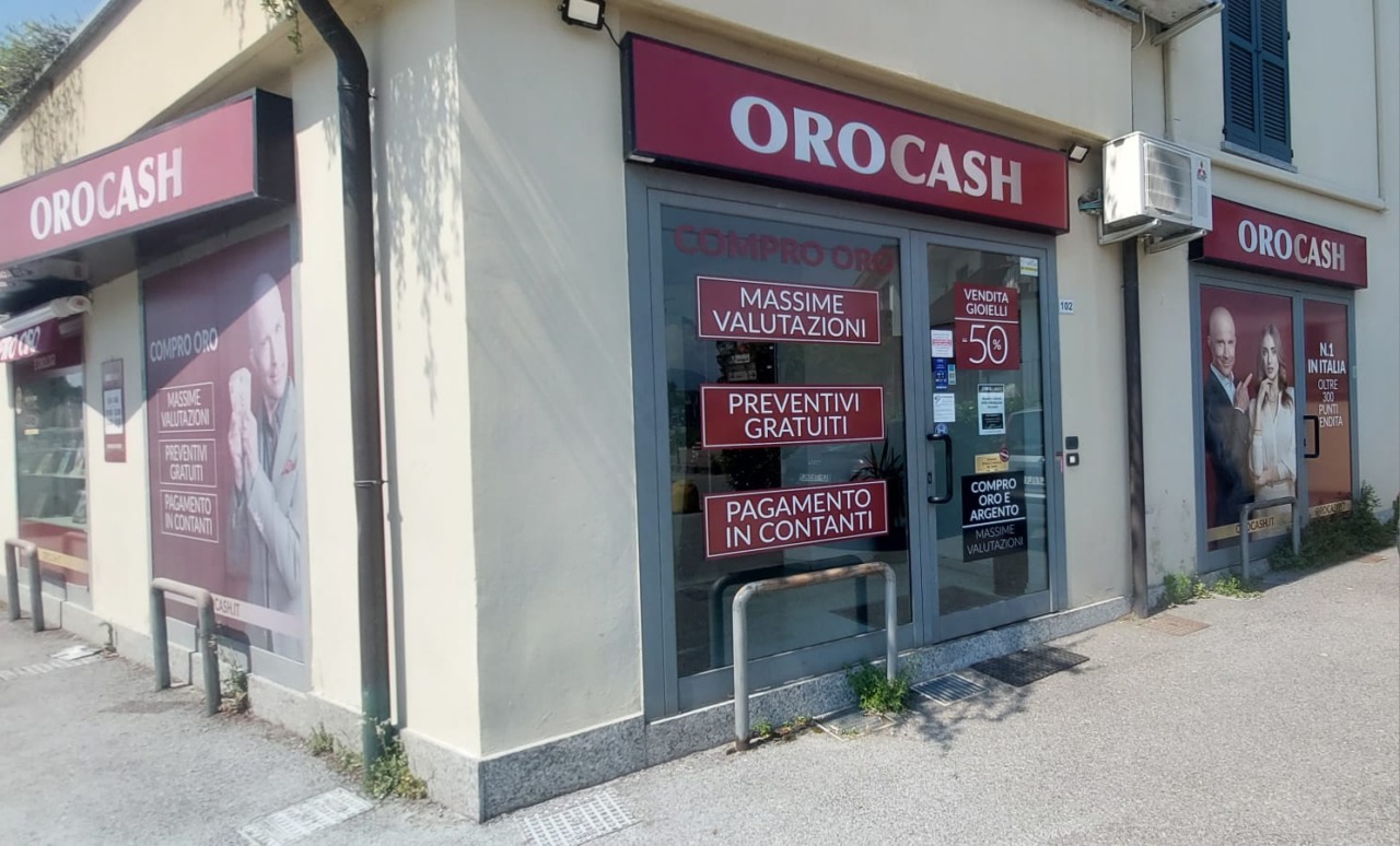 Furto all’Oro Cash: ladri fuggono con una cassaforte