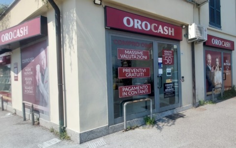 Furto all’Oro Cash: ladri fuggono con una cassaforte