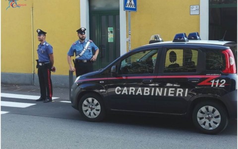 Giovane arrestato per minaccia di morte al padre e tentata estorsione