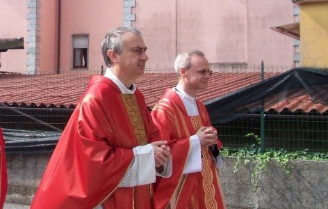 La comunità di Valbrona saluta don Virginio Resnati e accoglie don Adriano Colombini