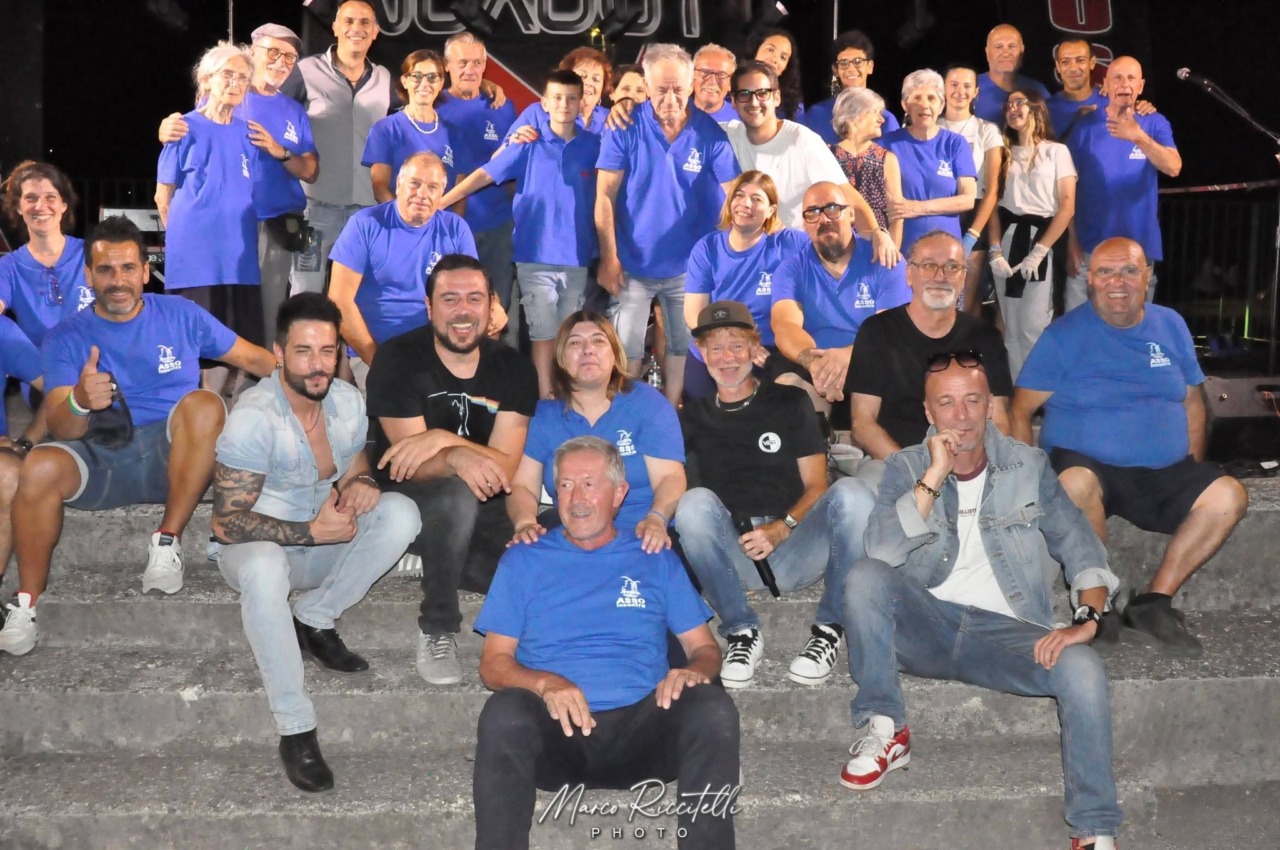 Asso Incontra celebra 10 anni: piazza gremita per un evento speciale