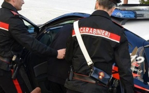 Furto con spaccata al bar: arrestato un 33enne