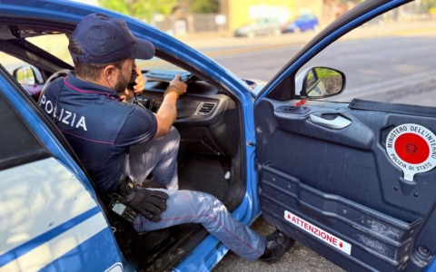 Multe della Polizia durante i controlli in stazione: violazioni al codice della strada