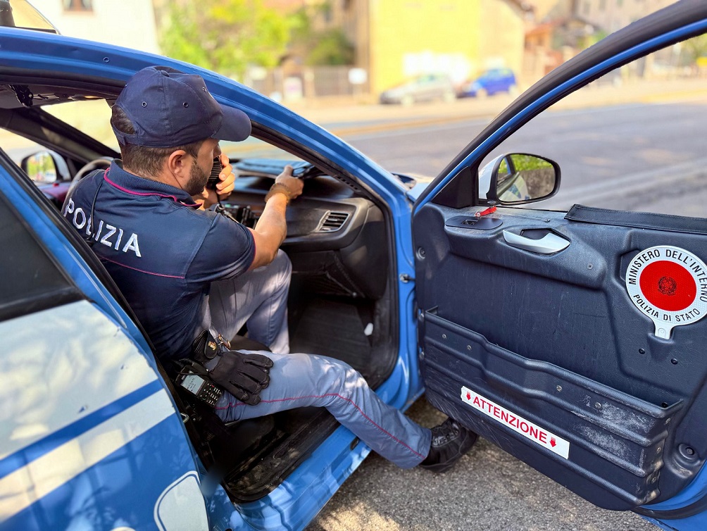 Multe della Polizia durante i controlli in stazione: violazioni al codice della strada